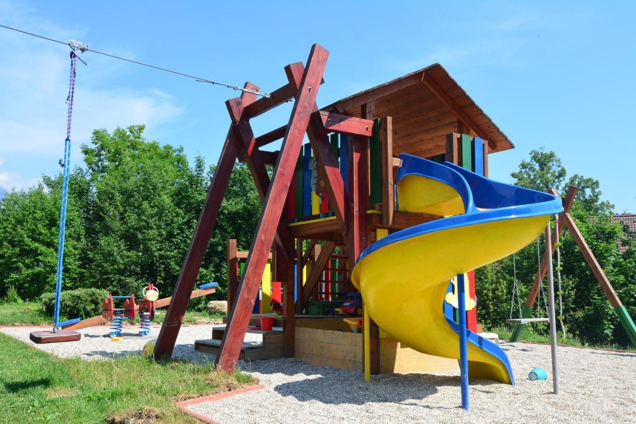 Villa Gold Nova Lesna Ngoại thất bức ảnh