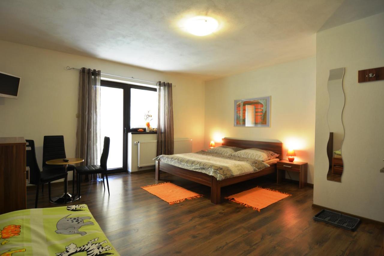 Villa Gold Nova Lesna Phòng bức ảnh